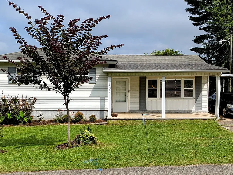 407 Glenoaks Dr — Photo 1