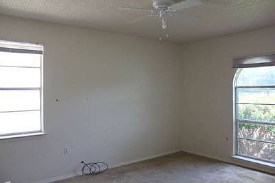 2nd image of 923 Edwards St