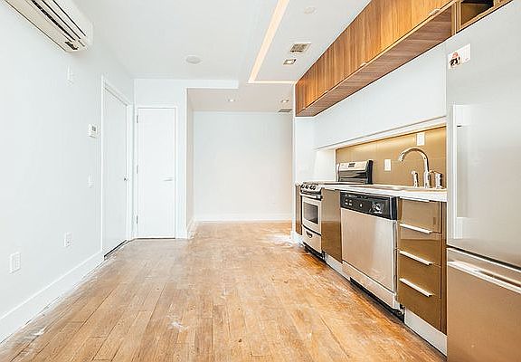 5th image of 146 Meserole St #6C