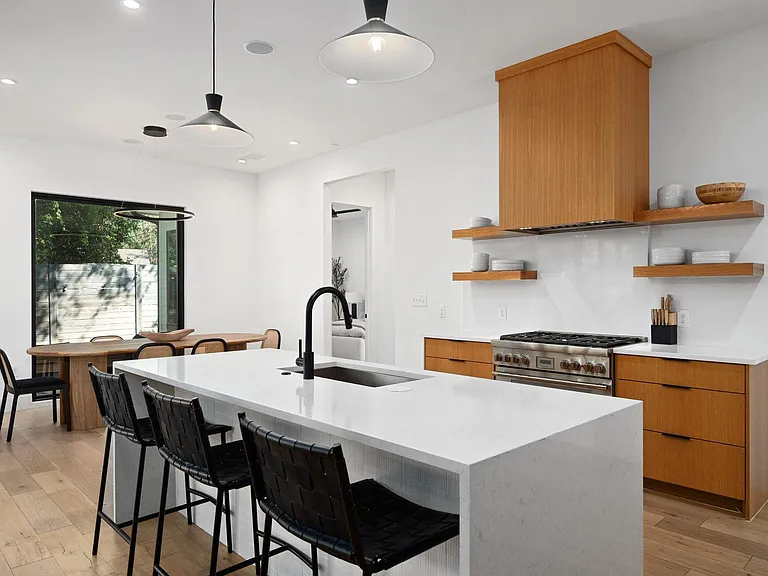 1004 Audrey Ct — Photo 4