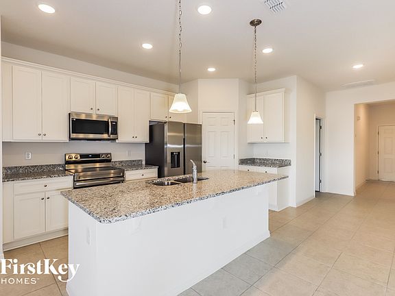 5th image of 612 Crown Rose Dr