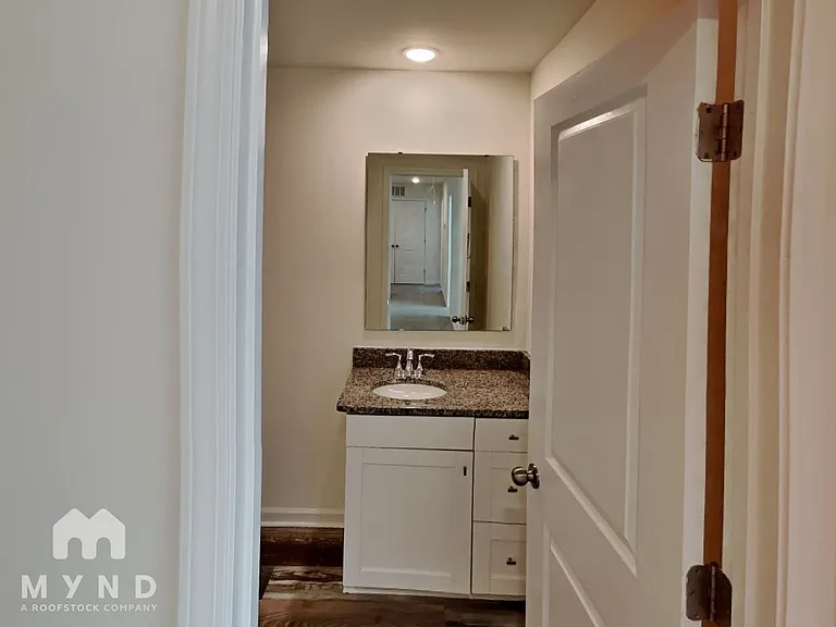 122B Fosters Glen Pl #B — Photo 14