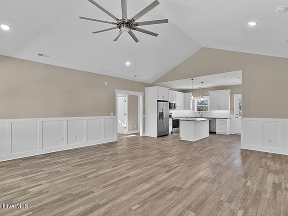 4th image of 111-A SE 17th Street