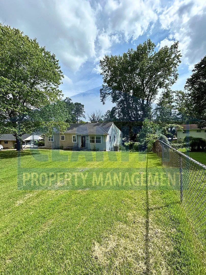 1/2 Off 1st Month's Rent — Photo 3