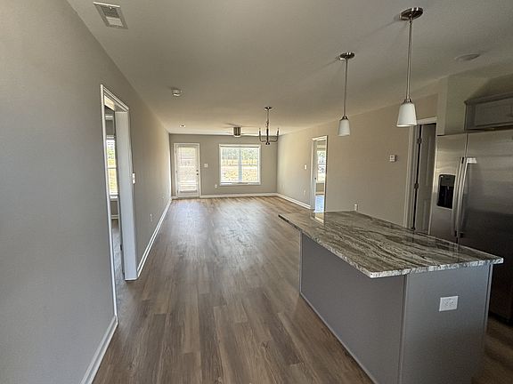 4th image of 100 Bradfield Cir