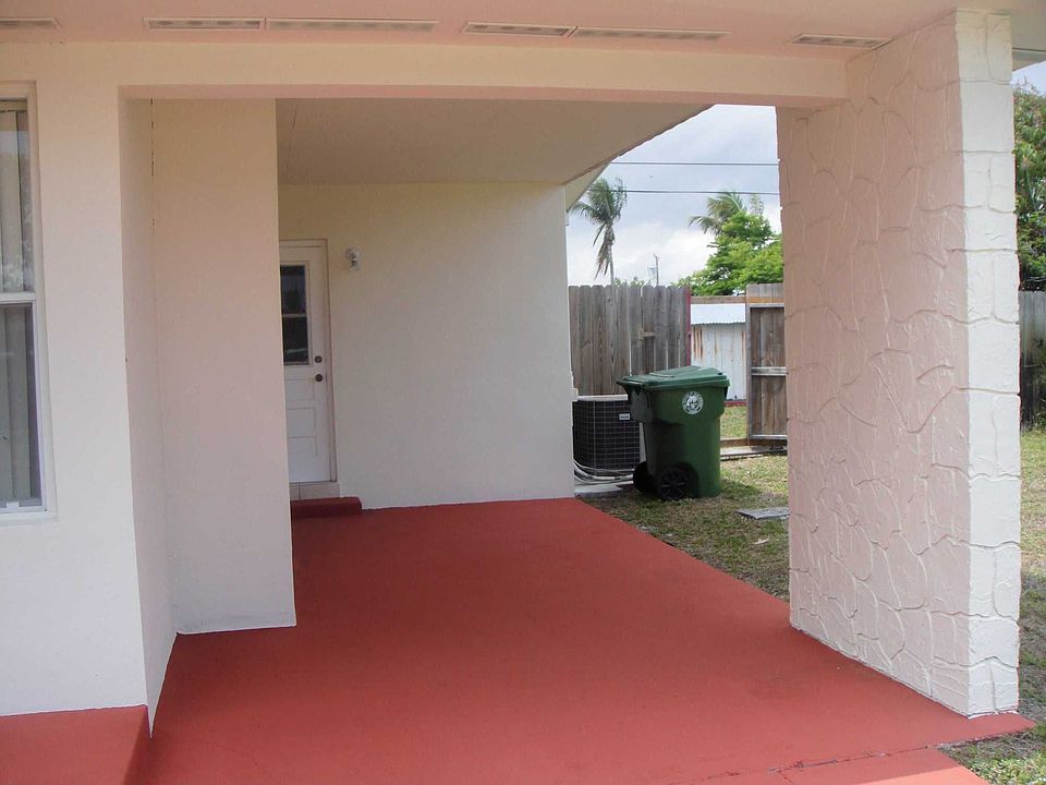 2nd image of 121 San Juan Dr