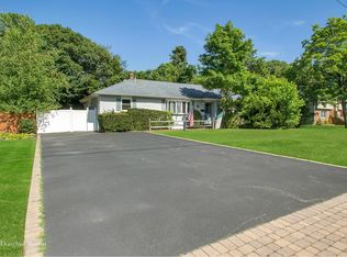 43 Fern Ave, East Islip, NY 11730