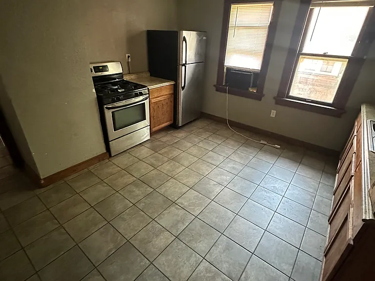 2219 N Sherman Blvd — Photo 10