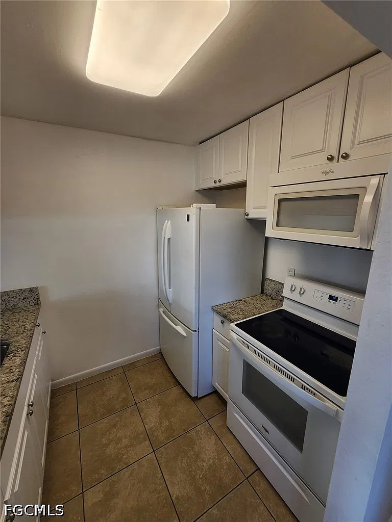 3 bed, 1.0 bath, 2360 sqft, $1,600 — Photo 4