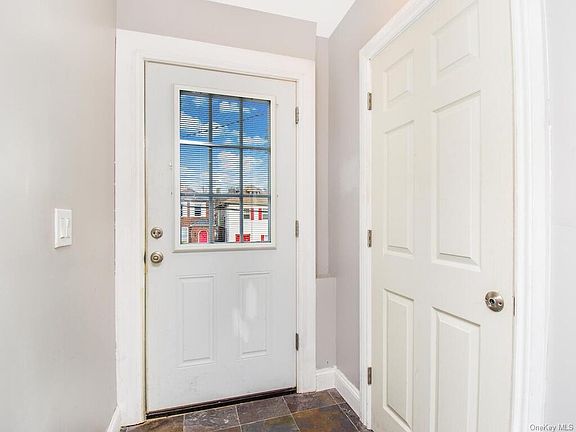 4th image of 86 Cox Ave
