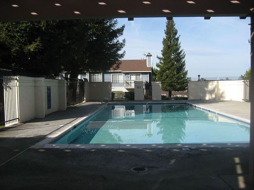 2nd image of 228 Glenwood