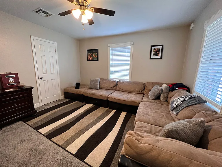 702 Cindy Ln — Photo 3