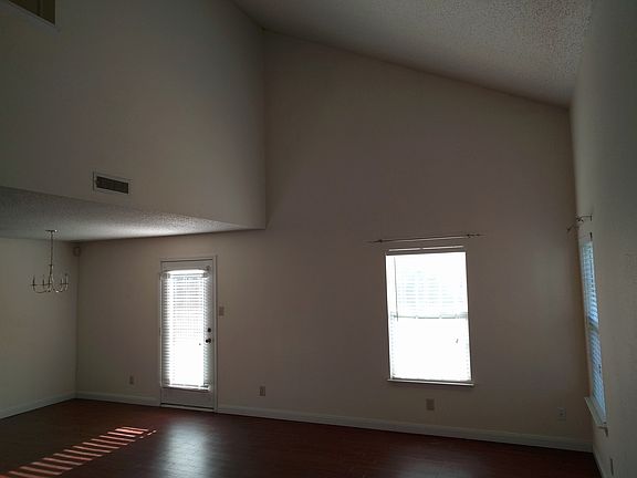 3rd image of 16798 Lowell Dr