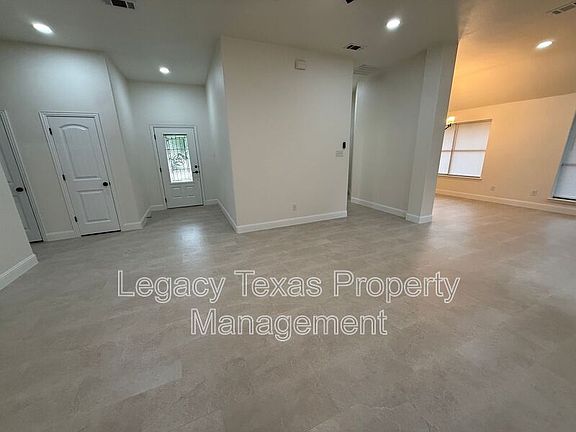 4th image of 3802 Juniper Ct