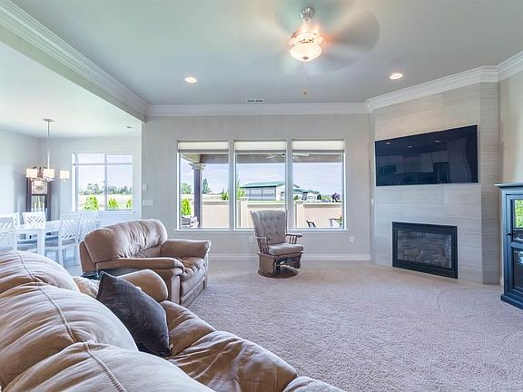 4th image of 618 Chateau Ct