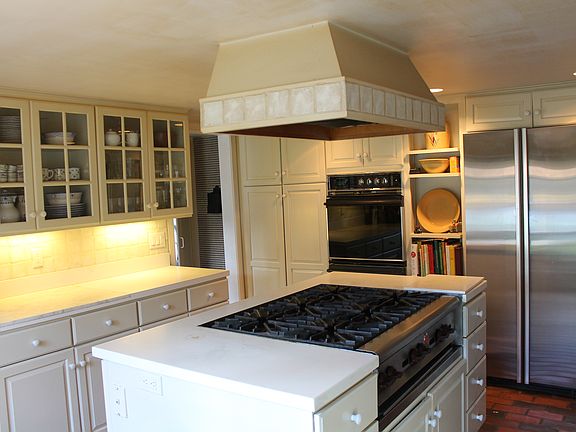 4th image of 75 Hilltop Dr