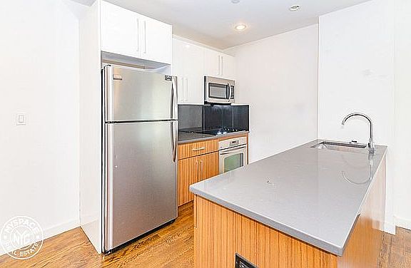 3rd image of 1209 Dekalb Ave #986
