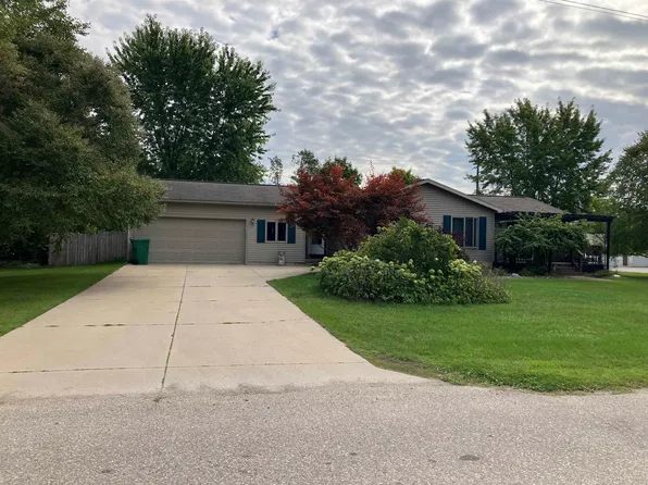 1000 N Silverleaf St, Gladwin, MI 48624