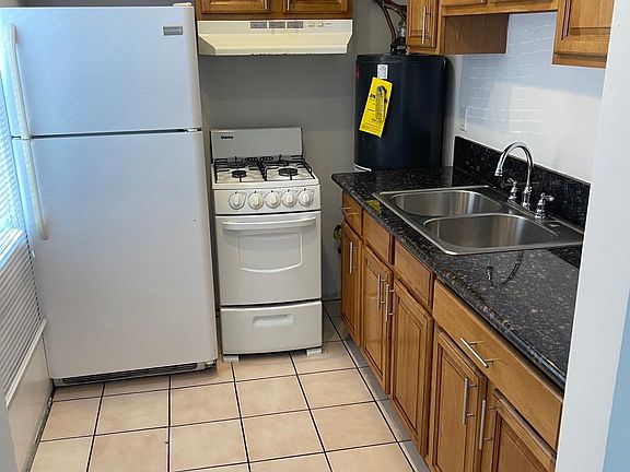 5th image of 8018 Norton Ave #1/4