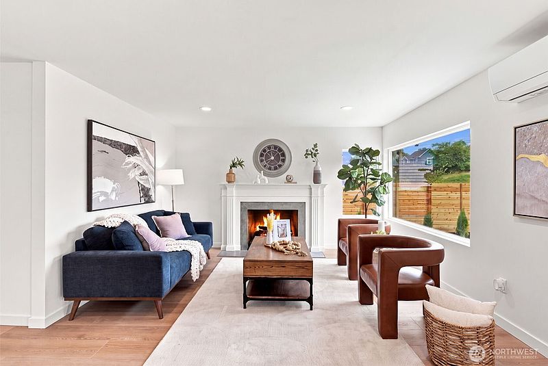 4th image of 4807 15th Avenue S