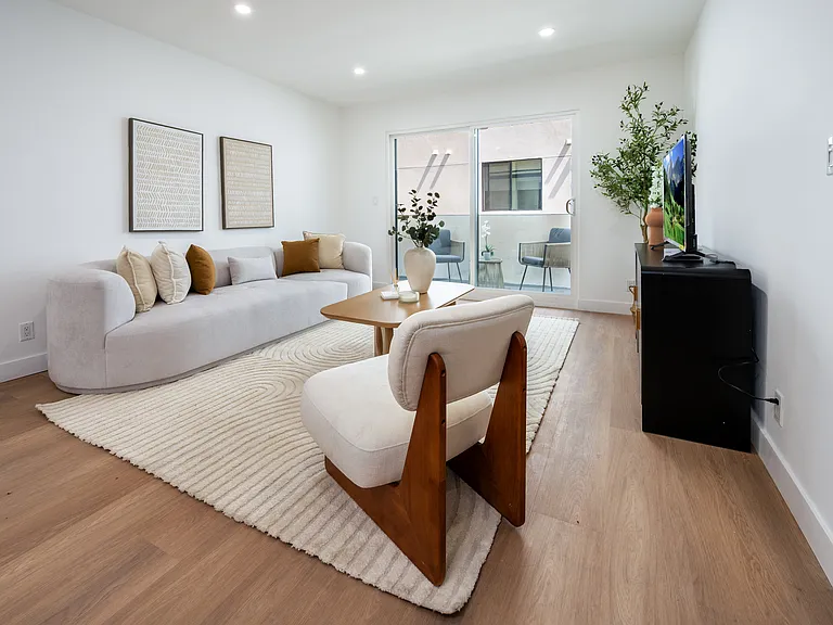 1546 S Hayworth Ave #4 — Photo 14