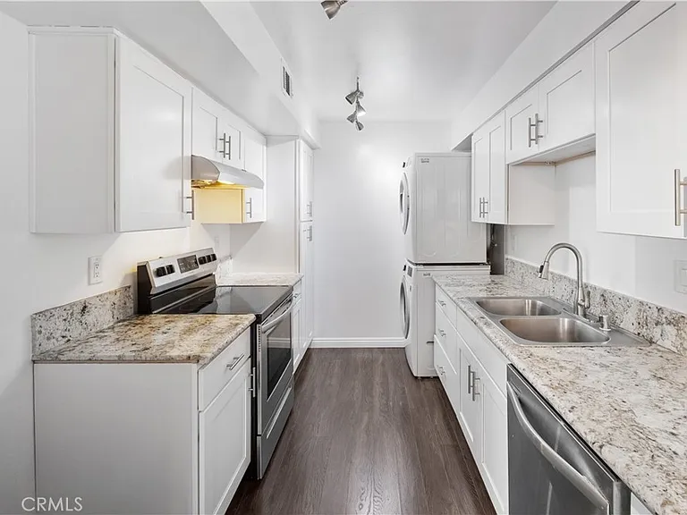 433 S Manhattan Pl #209 — Photo 3