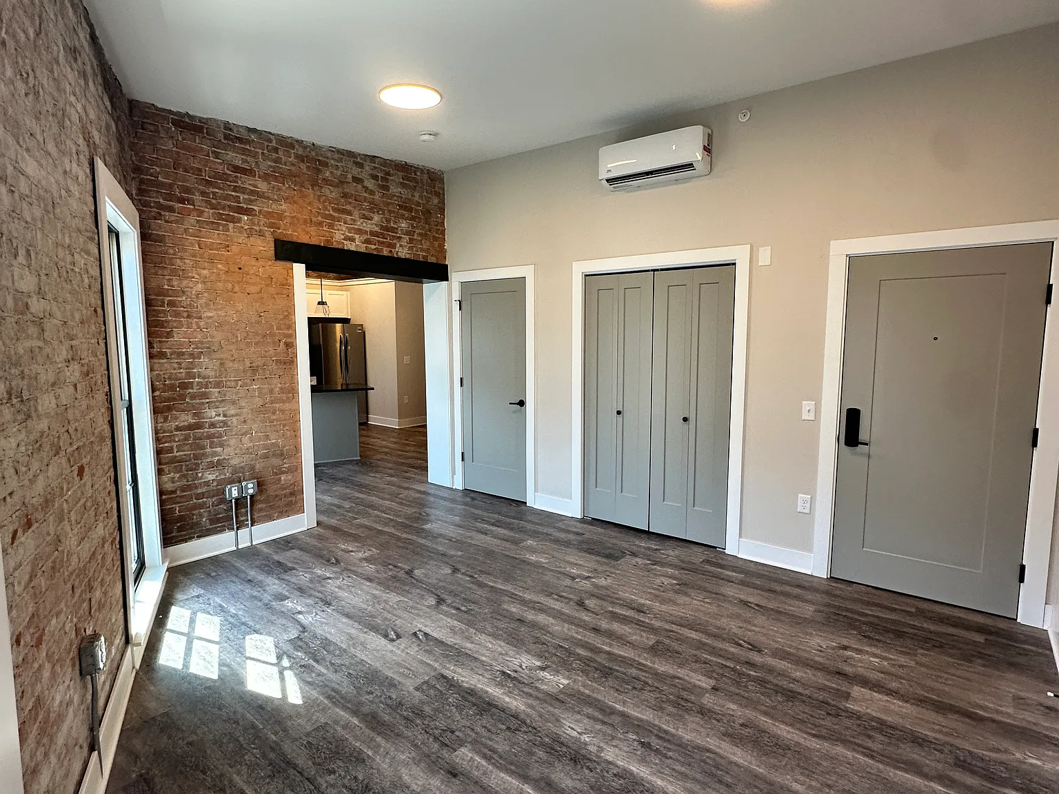 400 River St — Photo 4