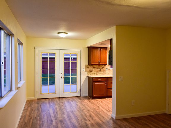 4th image of 2390 W Hamilton Ave