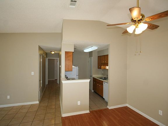3rd image of 8395 Country Walk Dr APT C