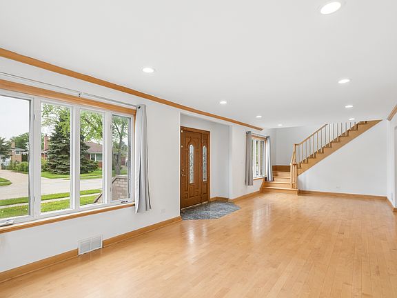 5th image of 4405 N Redwood Dr