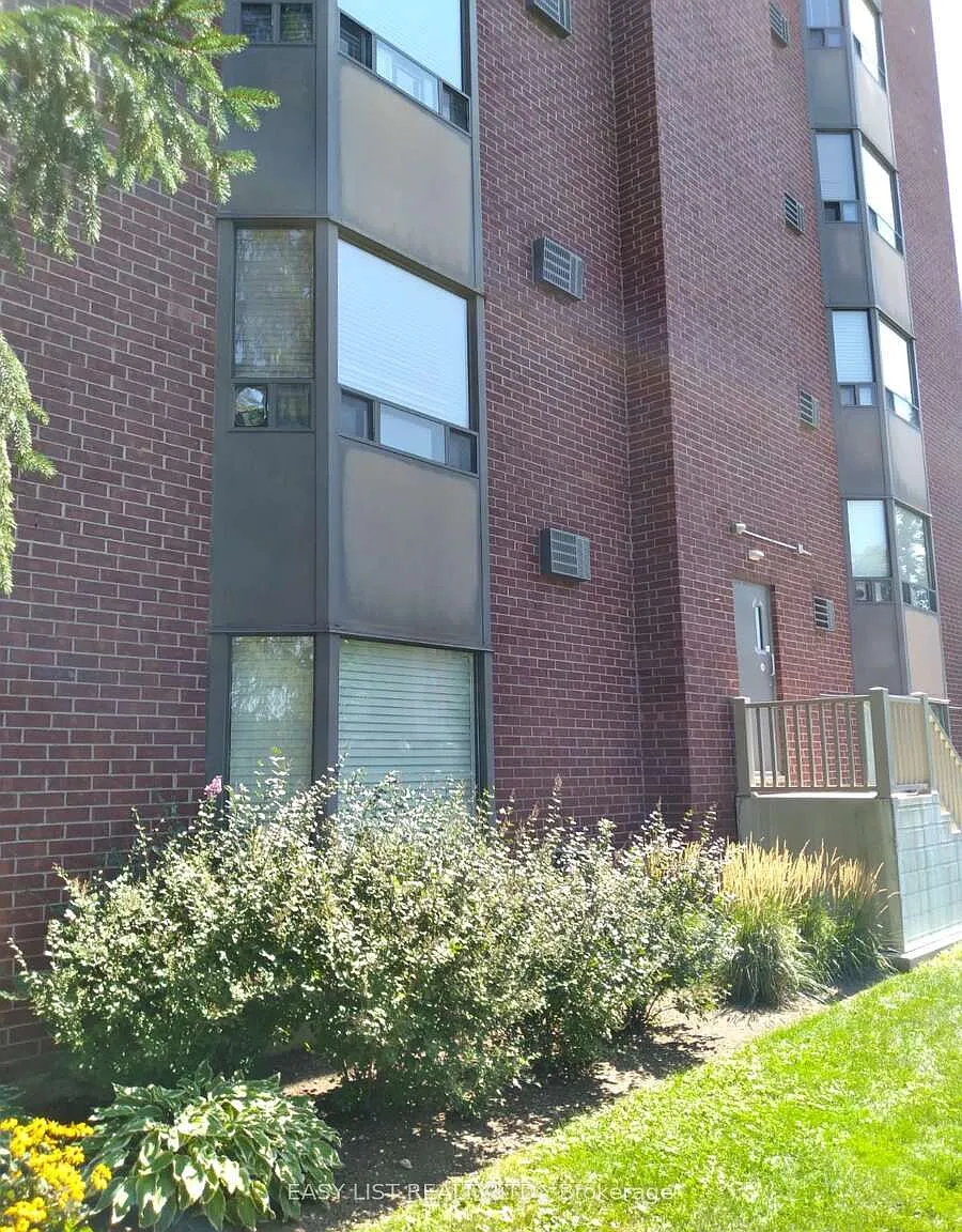 75 Huxley St — Photo 4