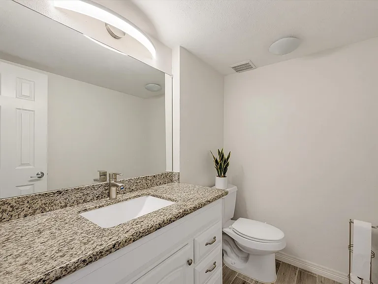 1653 W Sam Houston Pkwy S — Photo 16