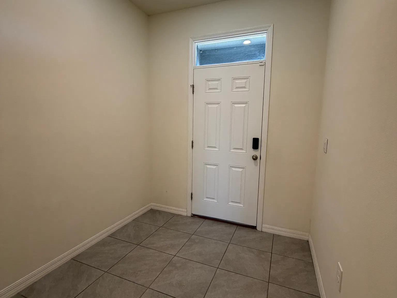 3 bed, 2.5 bath, 1724 sqft, $2,650 — Photo 4