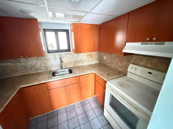 5 Olive Dr APT 13, Hialeah, FL 33010