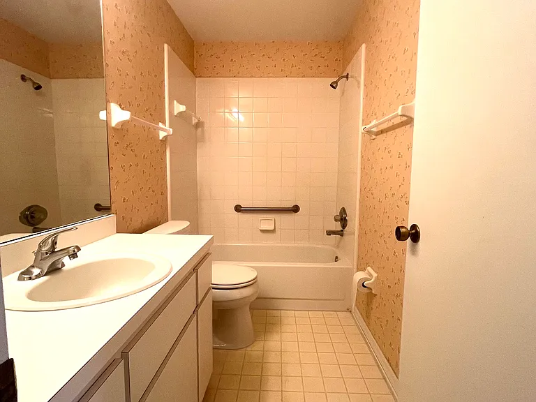 4118 NW 62nd Ave — Photo 13