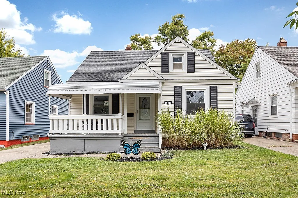 18215 Mapleboro Ave photo 1