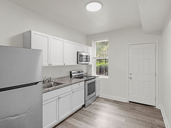 3rd image of 2412 Francis St