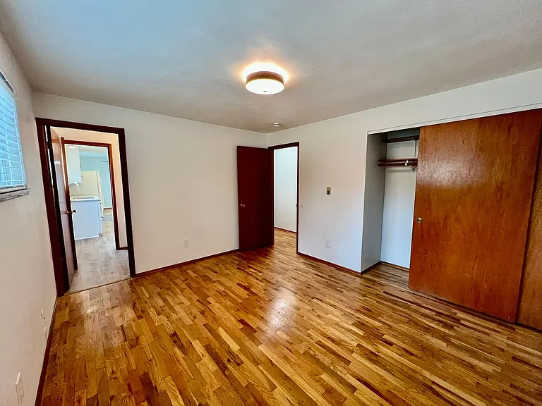 4020 15th Ct NE — Photo 16
