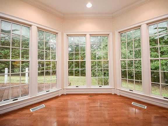 3rd image of 1889 Lenox Dr NW