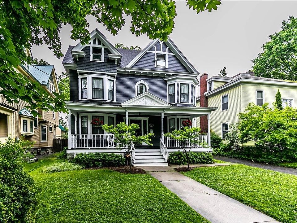 1st image of 121 Ruskin Ave