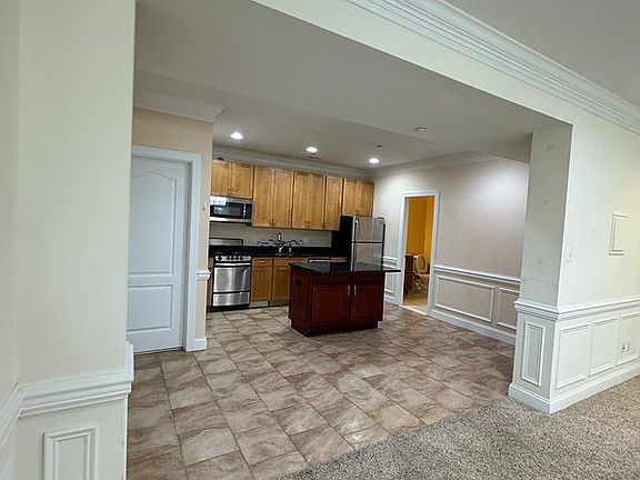 4th image of 729 W Montgomery Ave #A