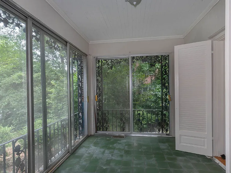 1521 Dixon Dr — Photo 8