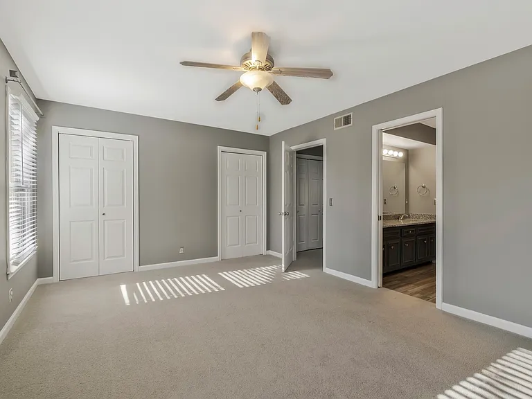 1005 Glendale Ln — Photo 22