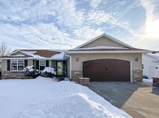 1645 49th St, Marion, IA 52302