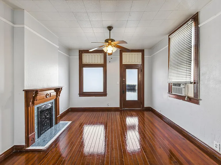 1013 Independence St — Photo 3