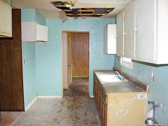 4th image of 270 Gayle Ave.