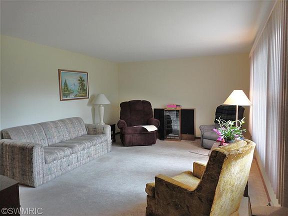 5th image of 1869 N Cambridge Dr