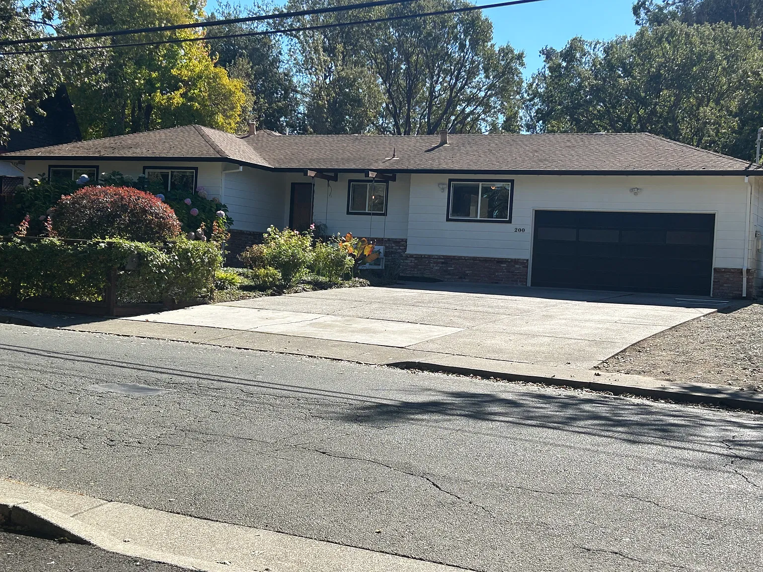 4 bed, 2.5 bath, 2078 sqft, $4,300 — Photo 2