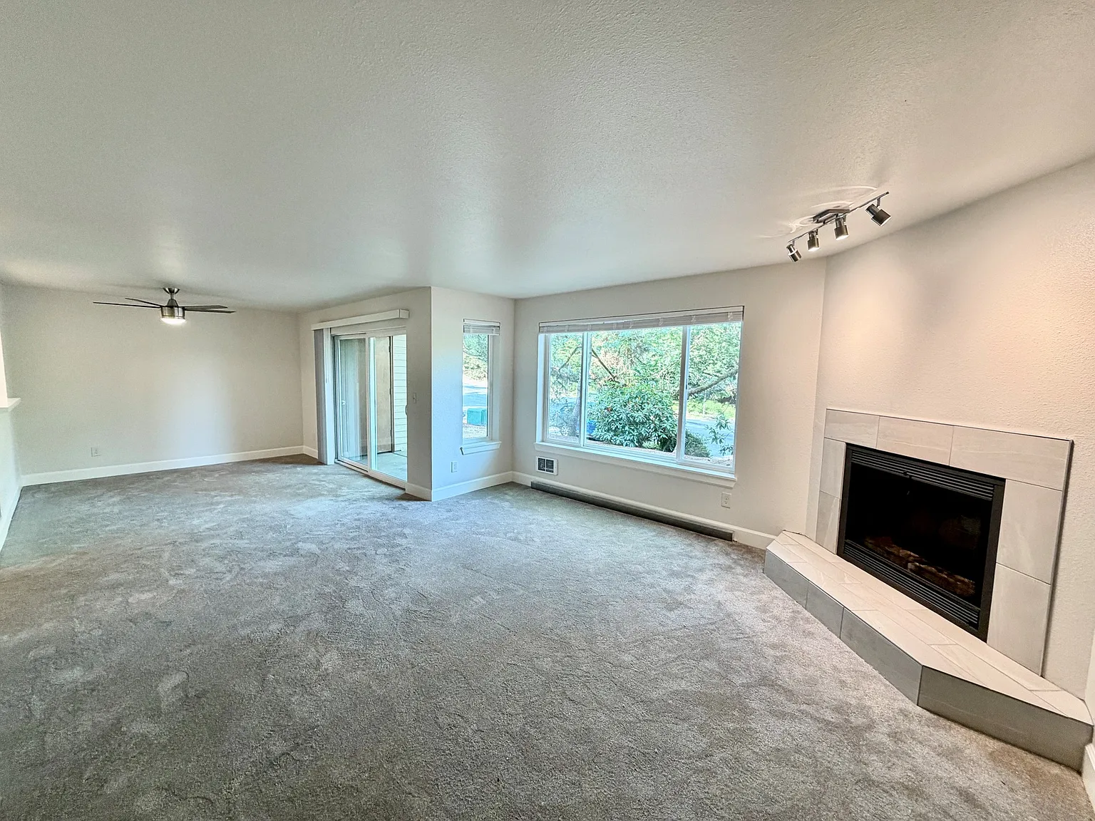 2 bed, 1150 sqft, $2,795 — Photo 2
