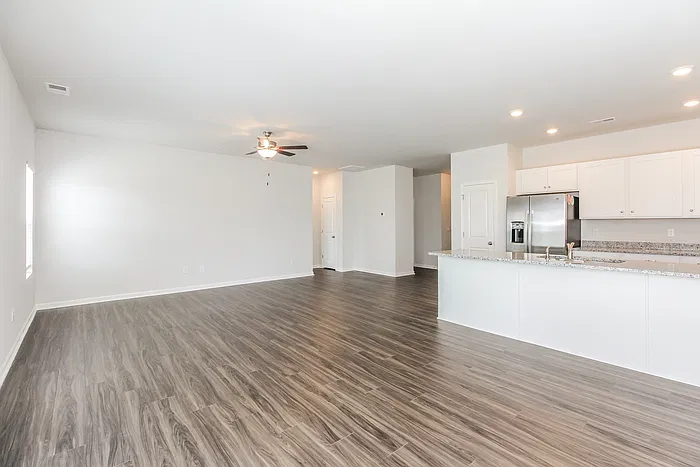 3 bed, 2.0 bath, 1708 sqft, $2,395 — Photo 3